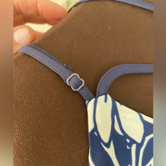 Charming Charlie’s Adj Strap blue White Floral Flowy Tank Top XL - Picture 10 of 11